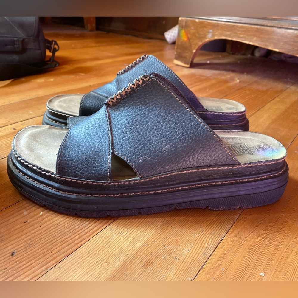 Faded Glory Black and Brown Sandals